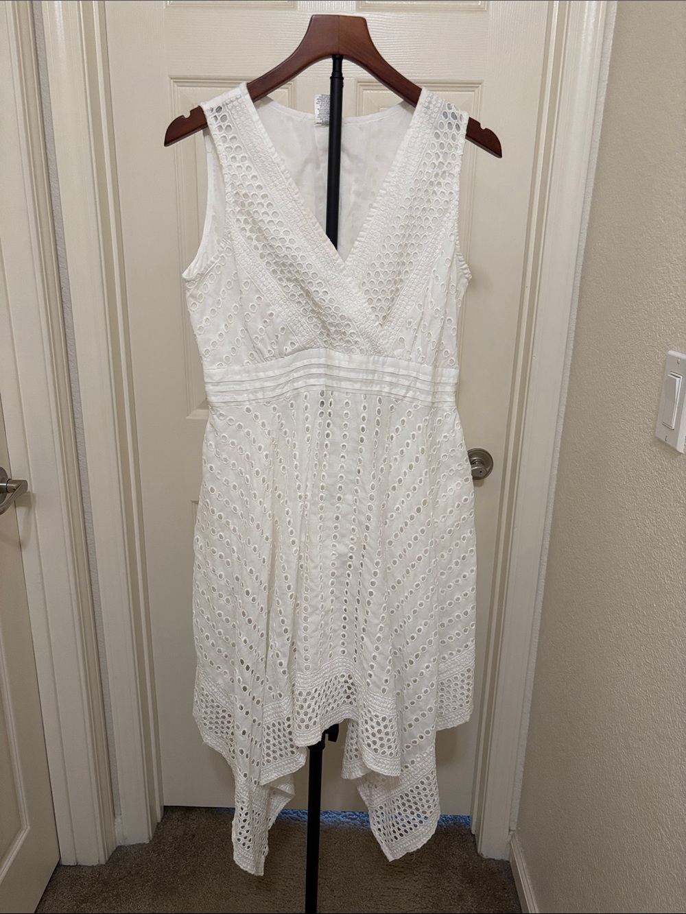 Sleeveless White Eyelet High‑Low Dress with V‑Neck